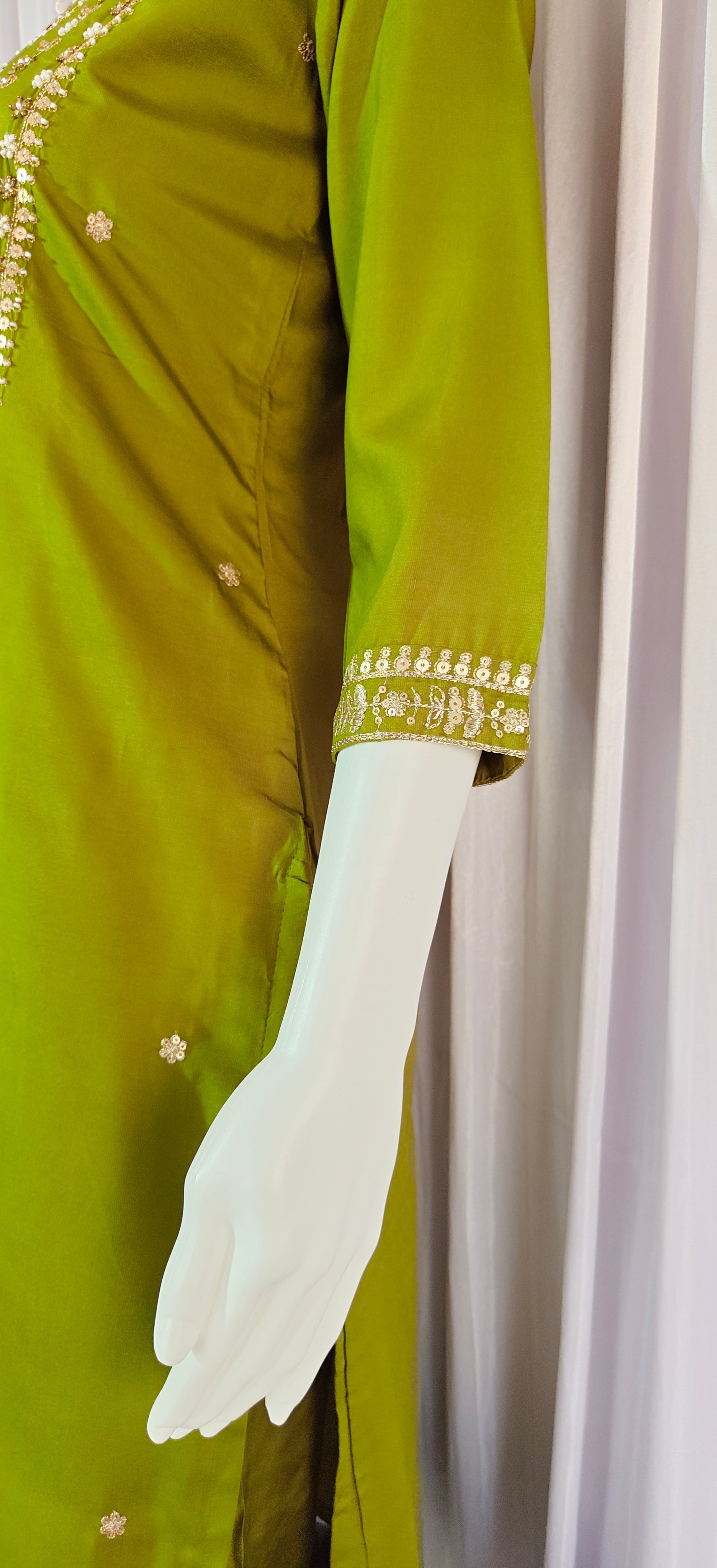 Moonpalav Olive Green Silk Embroidery Kurti Pant Set with Muslin Dupatta