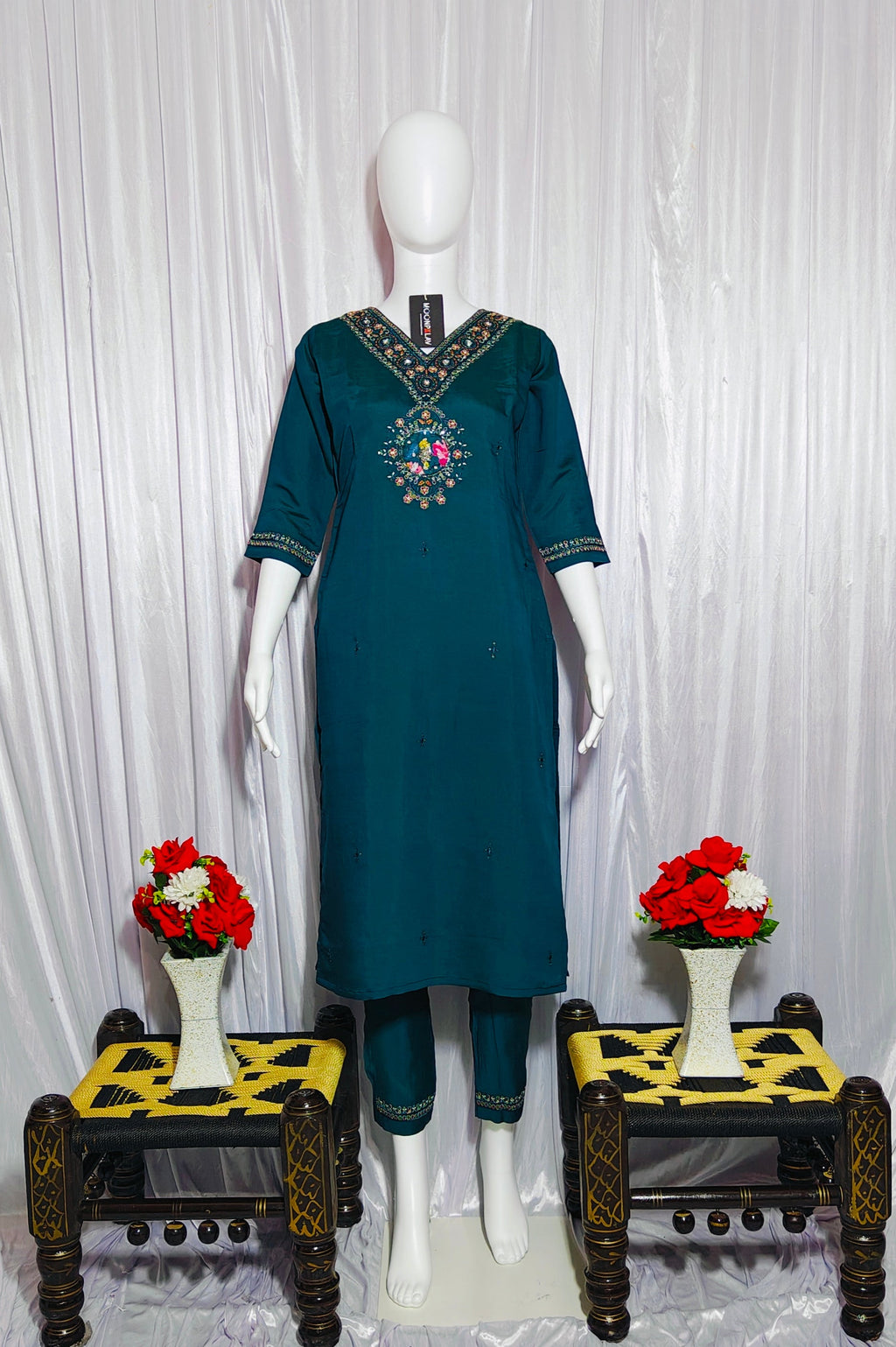 Moonpalav Teal Green Embroidered Silk Kurta Set with Zari Border Dupatta